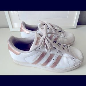 Adidas superstar runners women’s size 7 US